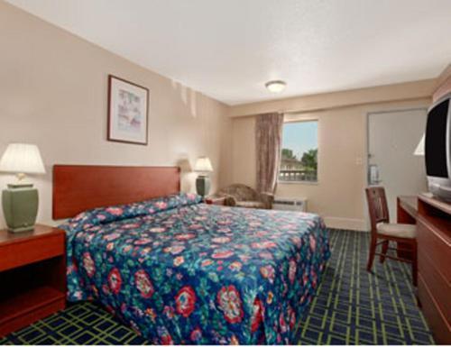 Hilltop Inn Pittsburgh Crafton Exterior photo